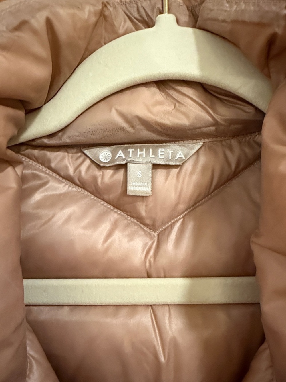 Athleta Banner Peak Down Vest in a blush with rose gold hardware - S - Picture 3 of 4